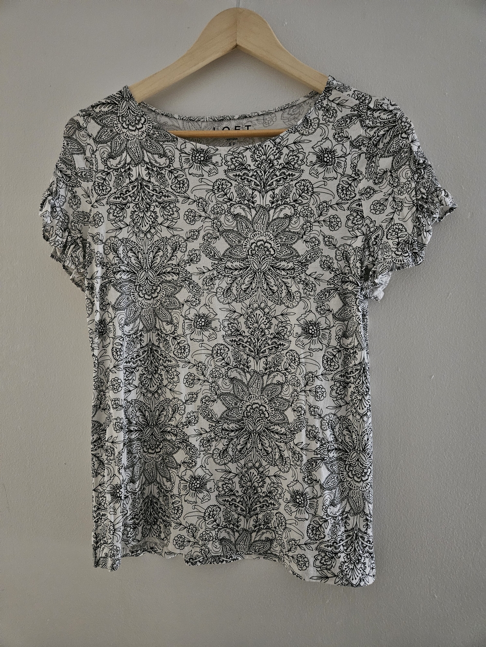 LOFT Black and White Floral  Short Sleeve Tee